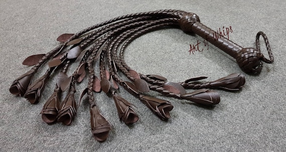 majestueux marron taureau avec longue cornes isolé sur blanc 69897379 Photo de stock chez Vecteezy