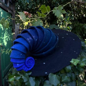Sombrero de mago, sombrero de fieltro, cielo nocturno negro y azul, sombrero de lana, disfraz de Halloween, sombrero para juegos de rol, cosplay, HECHO A MEDIDA, sombrero de cielo nocturno