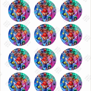 Puede incluir: Doce im&aacute;genes comestibles circulares con Mario y otros personajes de la franquicia Super Mario Bros. Cada imagen tiene un dise&ntilde;o vibrante y colorido con el texto "EDIBLE SWEETS BY DEE" en el borde. Perfecto para decorar pasteles o cupcakes.
