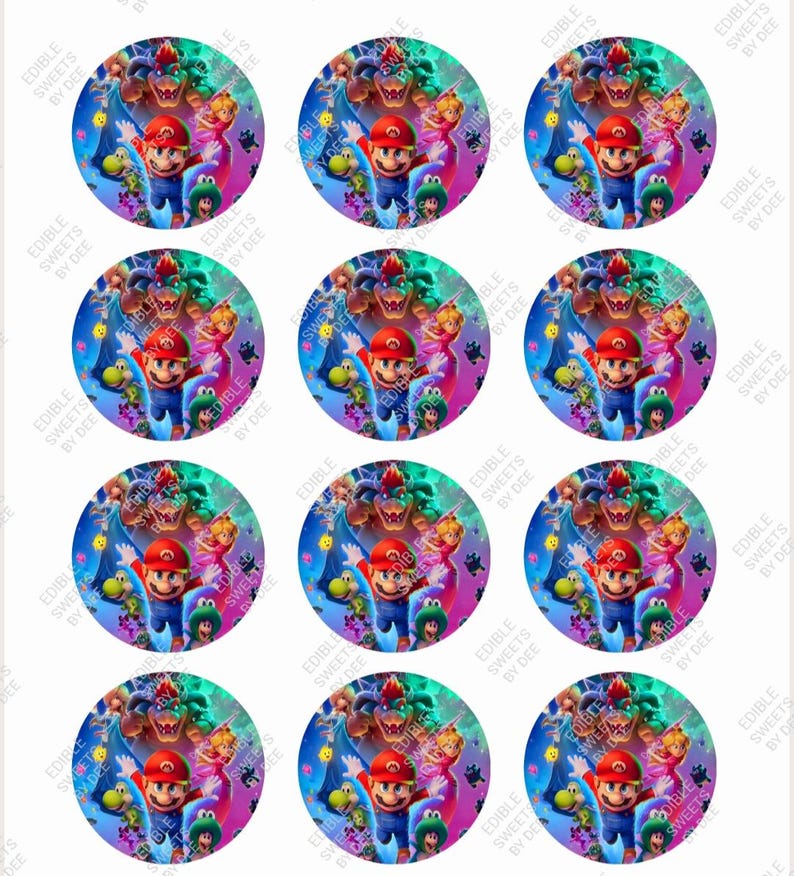 Puede incluir: Doce im&aacute;genes comestibles circulares con Mario y otros personajes de la franquicia Super Mario Bros. Cada imagen tiene un dise&ntilde;o vibrante y colorido con el texto "EDIBLE SWEETS BY DEE" en el borde. Perfecto para decorar pasteles o cupcakes.
