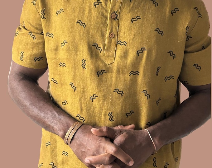 Camisa de linho masculina: cobre com estampa preta, fecho de 4 botões