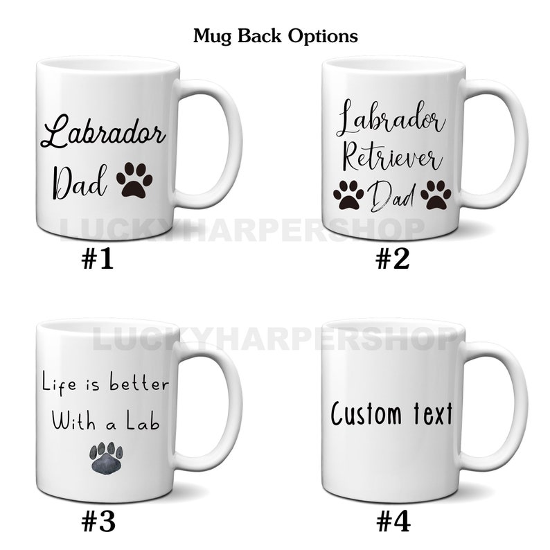 Puede incluir: Cuatro tazas de cer&aacute;mica blanca con texto negro y dise&ntilde;os de huellas de patas. Las tazas dicen "Labrador Dad", "Labrador Retriever Dad", "Life is better With a Lab" y "Custom text". Las tazas est&aacute;n etiquetadas #1, #2, #3 y #4.