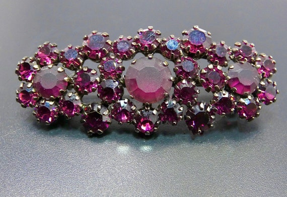 1950’s Vintage Purple Rhinestone Brooch - image 1