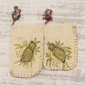 Monedero de alambre bordado a mano de 2 piezas con diseño de escarabajo para suerte, prosperidad y protección. Monedero pequeño, minibilletera bohemia.
