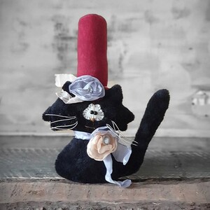 Vintage fabric cat primitive with hat 24 cm