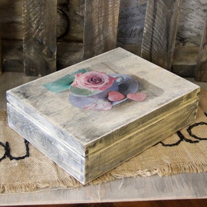 Vintage casket / tea box with 12 compartments