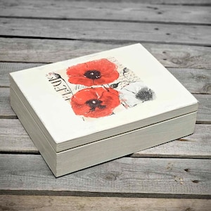 Vintage casket / tea box with 12 compartments