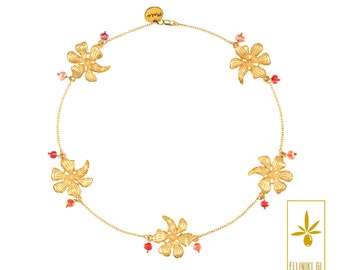 Gold flower charm pearl necklace