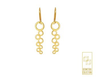 Minimalist gold circle earrings