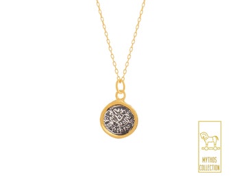 Dainty gold coin medallion necklace