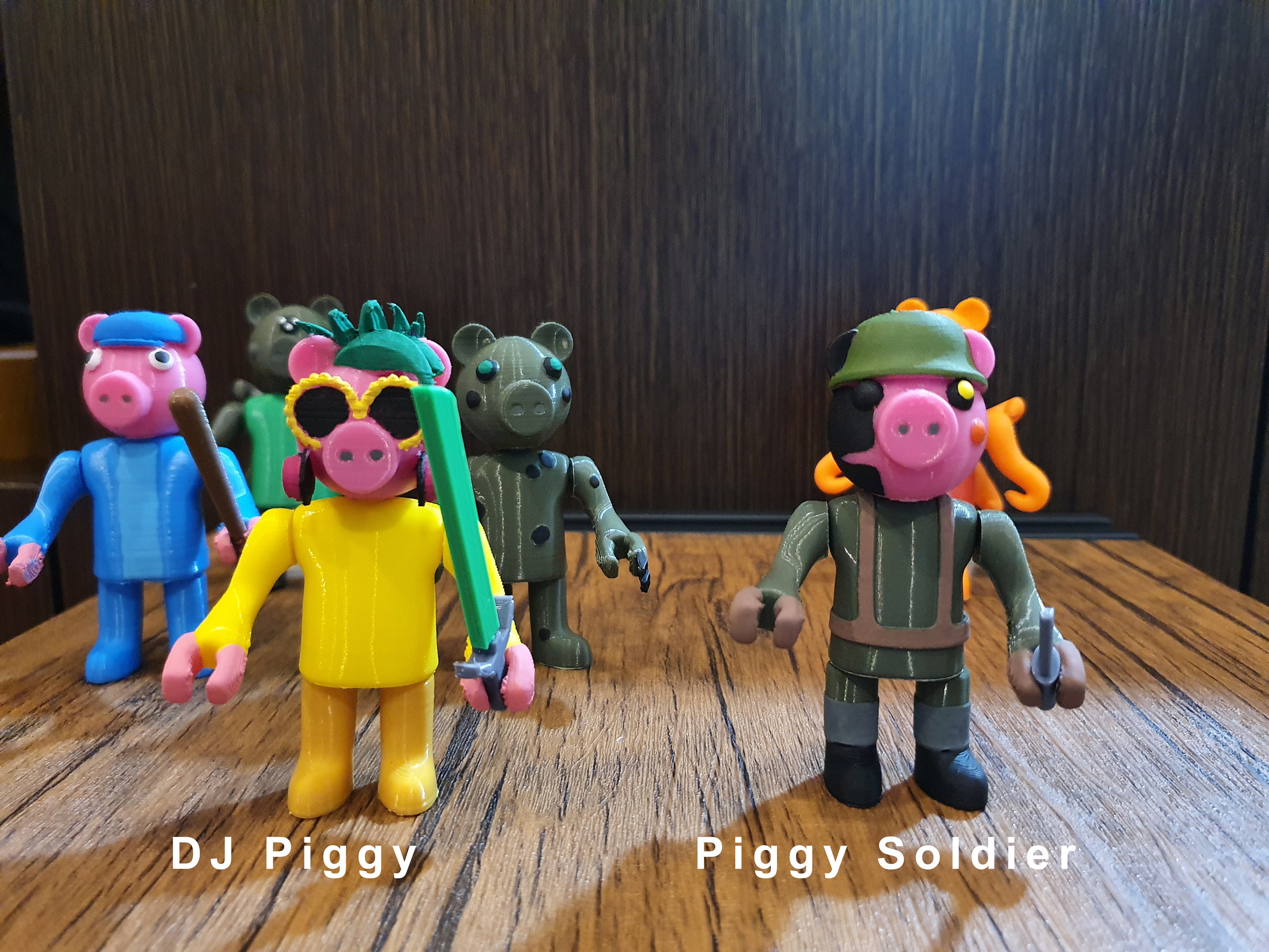 Paraseeclops, Parasee, Georgie, Dinopiggy, DJ Piggy, Piggy Soldier