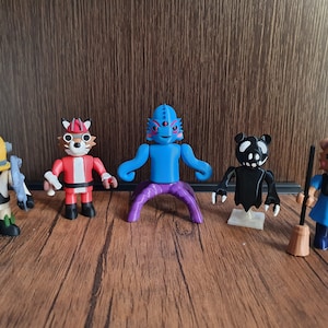 Kraxicorde, Dakoda, Kona, Crawling Trap, Brooke fullbody figures