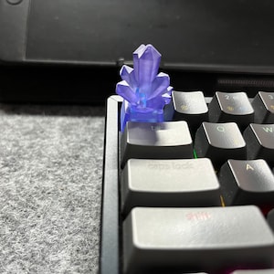 Mekaniska tangentknappar i lila kristall, 3D-utskrivna