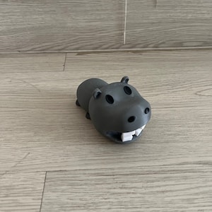Lazy Hippo Kabelhållare, 3D-utskriven