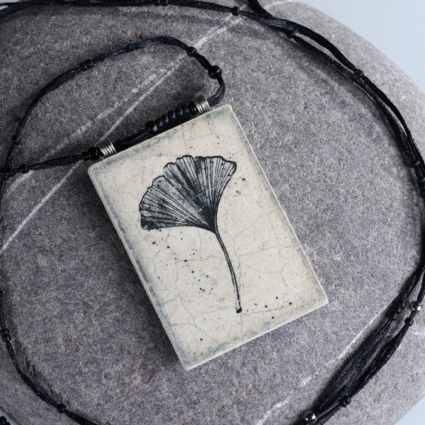 Anhänger aus Beton mit Grafik - Schmuck - S0010 Gingko1