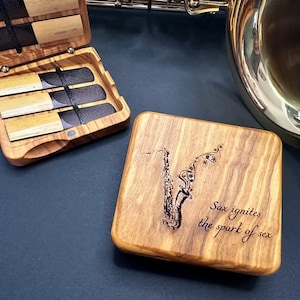 Caja de almacenamiento de cañas de saxofón de madera de olivo: regalo personalizado ideal para saxofonistas altos con grabado personalizado. Envío a través de DHL