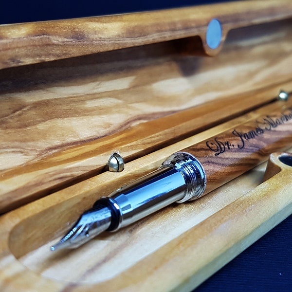 Füllfederhalter, Handgefertigter Füllfederhalter aus Natürlichem Olivenholz, Füllfederhalter mit Gravur, Personalisierter Stift, Stift Für einen Arzt, Stift Für einen Schriftsteller