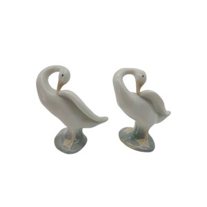 Lladro Preening Geese, Retired figurine issued in 1970, Made in Spain Daisa, vintage gift. Sold as a pair.