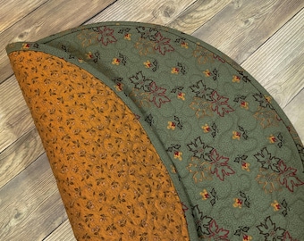 Quilted Reversible Circular Kansas Troubles Table Center Topper, 19-20"