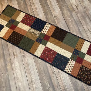Runner da tavola trapuntato Broken Nine-Patch Kansas Troubles, 96,5 cm x 33 cm