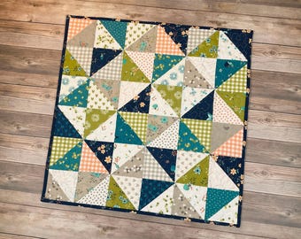 Centrotavola trapuntato a patchwork con tema "Segreti del bosco", 61 cm x 61 cm