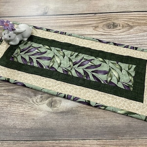 Quilted Floral Mini Runner / Tank Topper, 17.5&quot; x 8&quot;