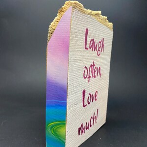 Handgemaltes Inspirations- und Motivationsschild aus Altholz - Laugh Oft, Love Much.