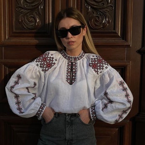 Weiß Ukrainische Vyshyvanka Bluse Leinenhemd Boho Ukrainische bestickte Bluse Boho ethnisches Hemd Boho-chic Geschenk für sie Ostern