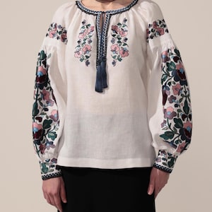 White Blouse with Floral Embroidered, Ukrainian Linen Clothings, Woman Vyshyvanka, Minimalist Ukrainian Clothings, Embroidered Linen Blouse