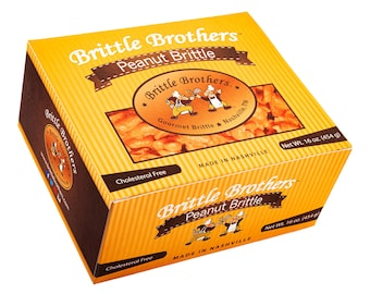Brittle Brothers Peanut Brittle - Caja de 16 oz: votado como el n.° 1: cuatro veces más nueces: set de regalo de anacardos, nueces y tocino, regalo de Navidad para madres y padres