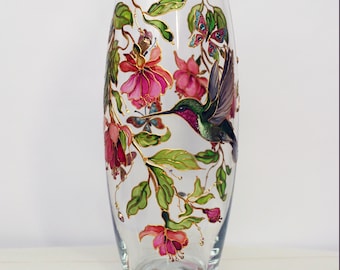 Vase with hummingbird and flowers Stained glass hand painted vase Handpainted personalized glass vase Gift for mom Pink green vase