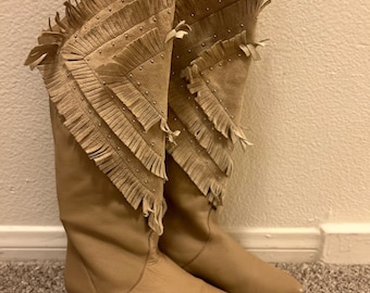 Vtg MIA Leather western Boho Hippie Boots Cream Color, SZ 6
