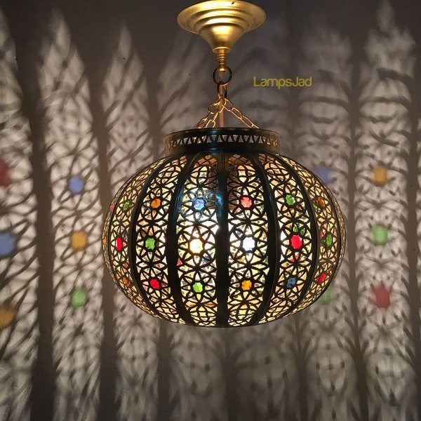 Sphärische marokkanische handgefertigte Messing-Decken-Lampenschirm-Lampe aus Marrakesch - Moderne Kupfer-Lampe
