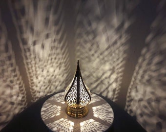 Handmade Moroccan Table Lamp: Etched Copper, 11 Inches