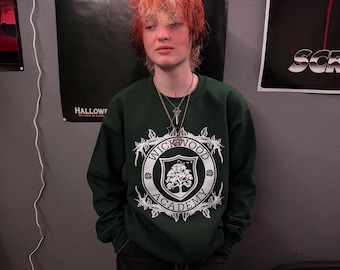 Lass den Wald nicht rein | Wickwood Akademie Fanmade Logo Sweatshirt oder T-Shirt |