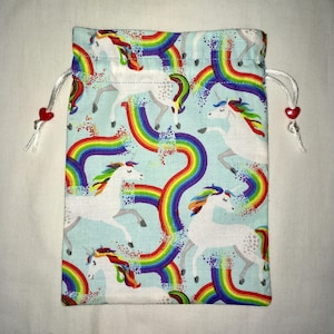 Tarot Karten Tasche mit Einhörnern und Regenbögen und Hellblauem Satin Innenfutter