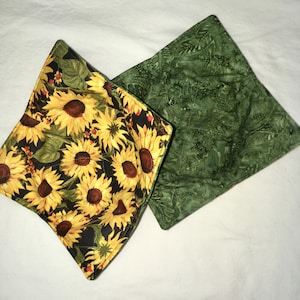 Sunflower Print Microwave Bowl Cozy: Reversible Quilted Cotton, Soup Insulator