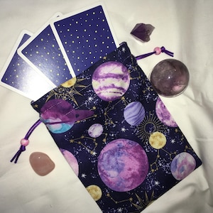 Tarotkaarttas Planets and Constellations met lila satijnen voering