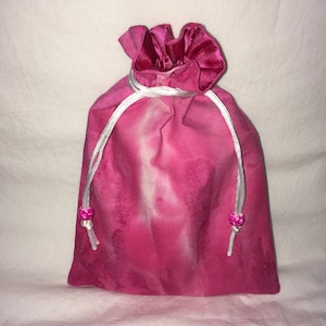 Bolsa para cartas de tarot con diseño batik teñido anudado en rosa y blanco con forro de satén rosa