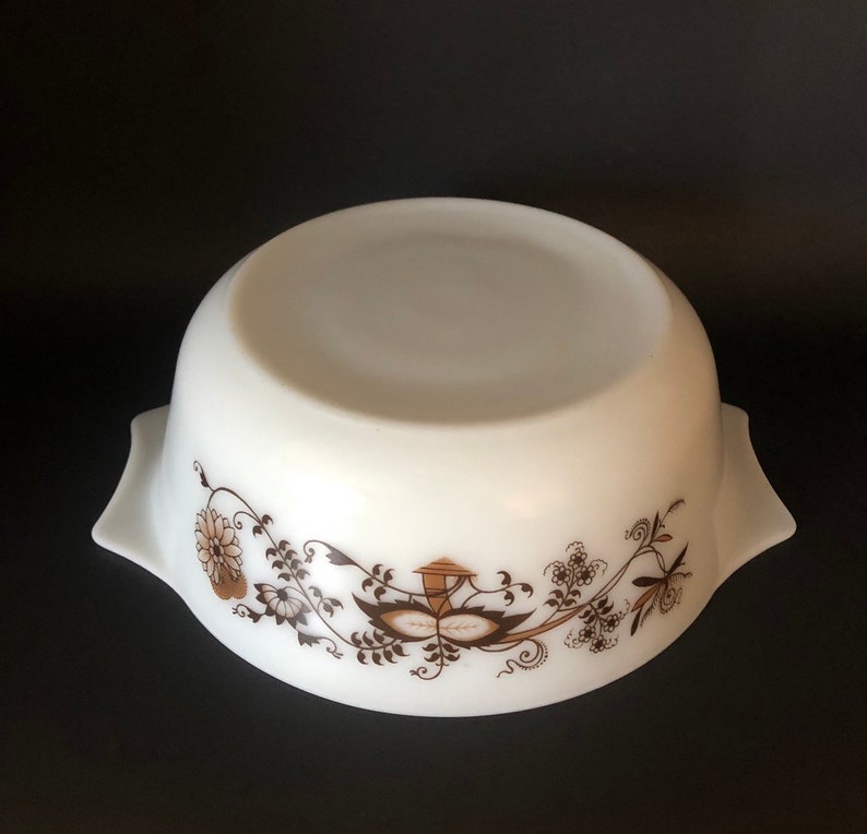 VTG Pyrex England 2 Quart Brown Vine Casserole Dish