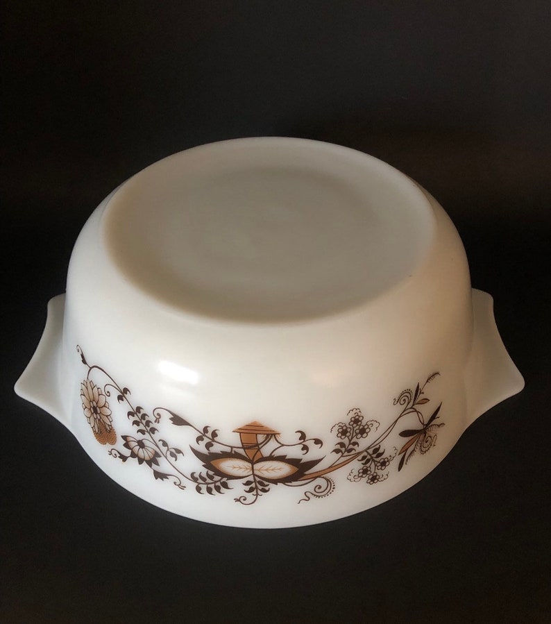 VTG Pyrex England 2 Quart Brown Vine Casserole Dish