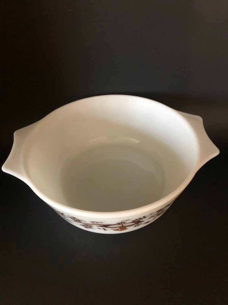 VTG Pyrex England 2 Quart Brown Vine Casserole Dish