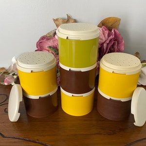 Tupperware, Set of 4, Stackable Spice Container, Spice Shakers, Brown,  Yellow, Orange and Green With Lids 