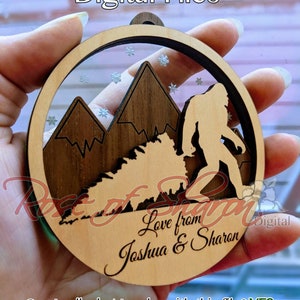 Bigfoot Ornament SVG Datei, Sasquatch, Berg, Schnee, geschichtetes Weihnachtssvg, Cricut, Silhouette, Urlaub svg, Laser cut Dateien, Glowforge