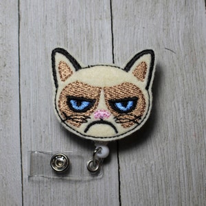 Cat badge holder with retractable reel, Grumpy Cat badge, Animal badge holder, Grouchy cat felt bage