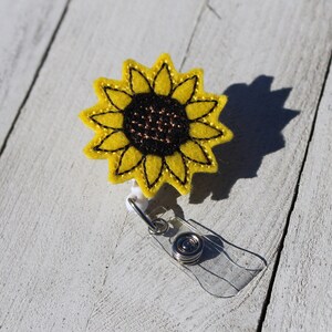 Sunflower badge holder with retractable reel, flower ID badge, plant badge, Spring badge holder