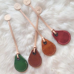 AirTag holder case Keyfob Key Ring, Bison Leather, Vegetable Tanned Leather, Genuine Leather, Loop Handmade bag charm Air Tag Key Cover