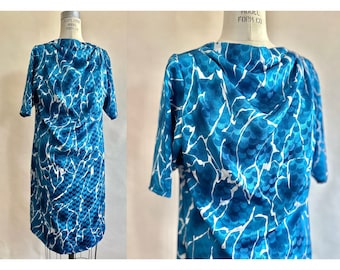 Robe droite en soie à manches courtes vintage des années 1960 à imprimé bleu fantaisie abstrait avec fermeture à glissière en métal / Robe droite des années 60 / Robe bleue des années 1960