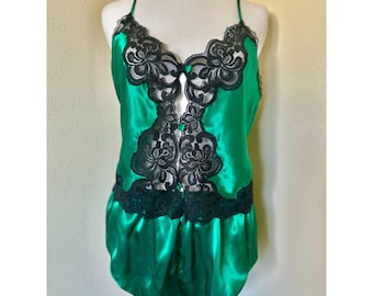 Vintage Victoria Secret mouwloze top uit de jaren 80 en korte groene en zwarte lingerie of loungeset in medium