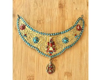 Vintage Anfang des Jahrhunderts tibetisch-buddhistischen Korallen & Türkis Kragen Bib Halskette aus aufwendigen Messing